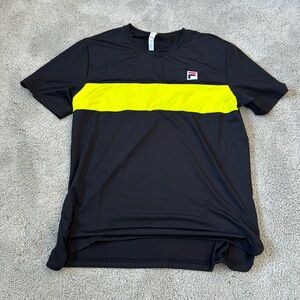 🚨NEW Men’s Medium FILA Tennis Tee🚨